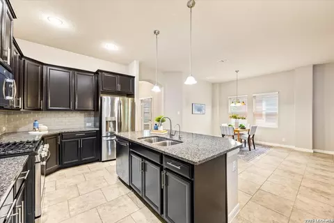 Kitchen - 8764 Stackstone, Schertz, TX 78154 photo 4 of 6