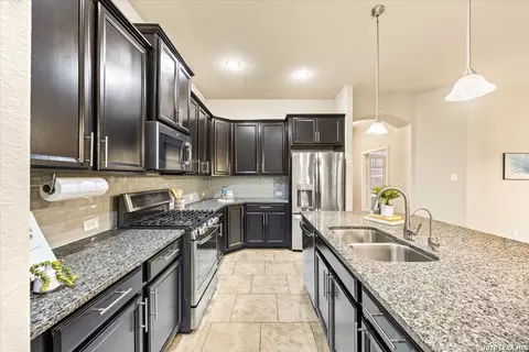 Kitchen - 8764 Stackstone, Schertz, TX 78154 photo 5 of 6