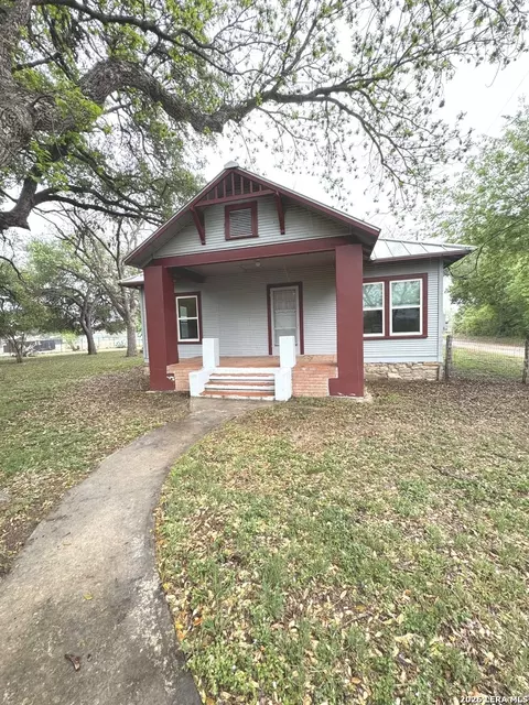 265 County Road 5227, Hondo, TX 78861