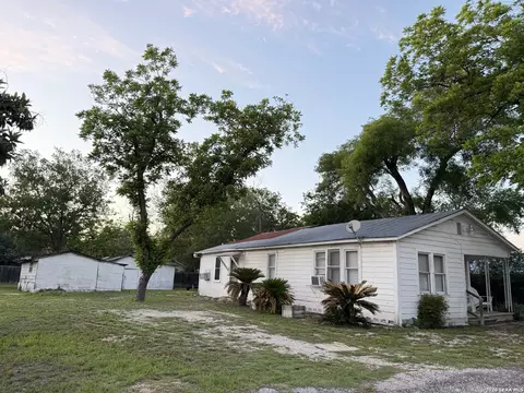 1828 W Mill St, New Braunfels, TX 78130