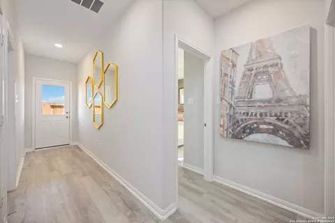 Entry Way - 3014 Haffner Rd, Converse, TX 78109 photo 3 of 4