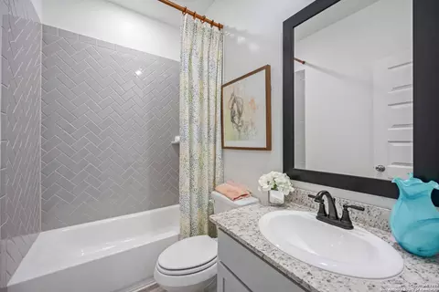 Bath - 3014 Haffner Rd, Converse, TX 78109 photo 1 of 3