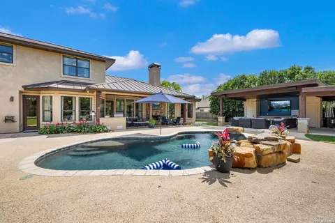 8820 Cavalry Dr, Boerne, TX 78015