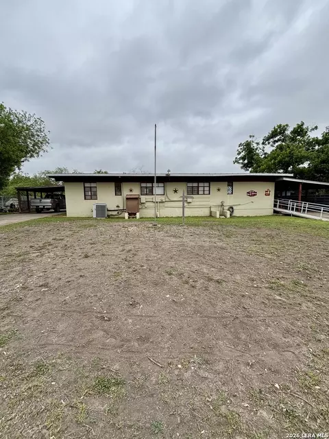 86 Chandler Ave, Brackettville, TX 78832