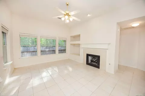 Living - 34 W Foxbriar Forest Cir, Spring, TX 77382 photo 1 of 1
