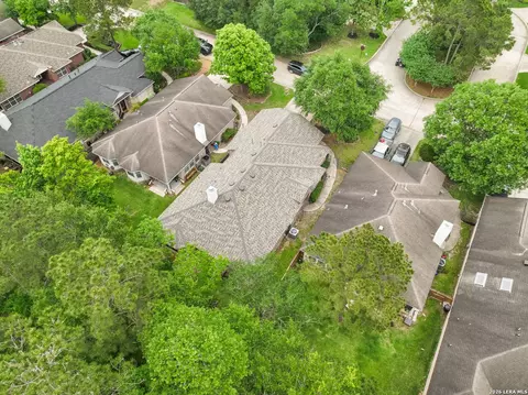 View/Area - 34 W Foxbriar Forest Cir, Spring, TX 77382 photo 6 of 8