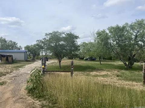 130 Trails End, Pleasanton, TX 78064