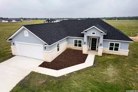 105 Merion Ln, La Vernia, TX 78121