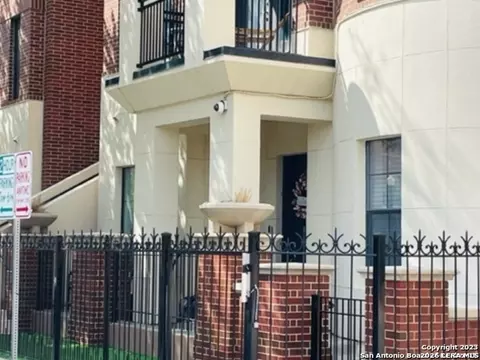 215 Center St #109, San Antonio, TX 78202