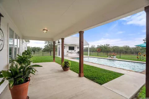 Exterior - 1899 Sunflower, Luling, TX 78648 photo 5 of 12