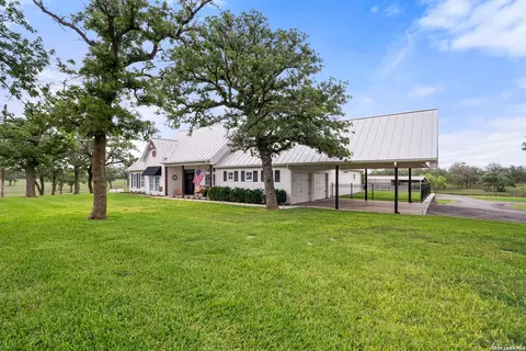 Exterior - 1899 Sunflower, Luling, TX 78648 photo 4 of 12