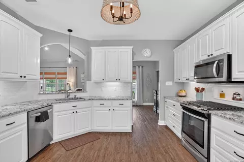Kitchen - 1899 Sunflower, Luling, TX 78648 photo 2 of 3