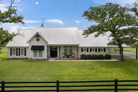 1899 Sunflower, Luling, TX 78648