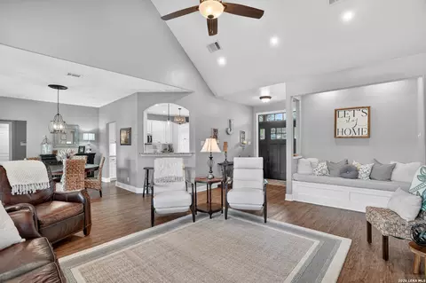 Entry Way - 1899 Sunflower, Luling, TX 78648 photo 1 of 2
