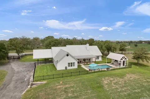 Exterior - 1899 Sunflower, Luling, TX 78648 photo 9 of 12