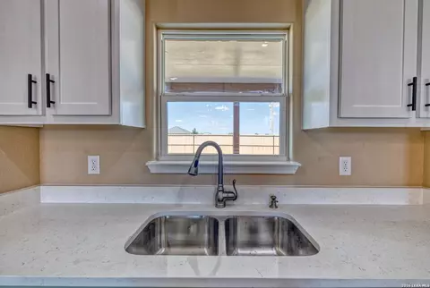 Kitchen - 2 Hope Pl, Uvalde, TX 78801 photo 2 of 2