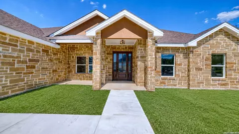 Exterior - 2 Hope Pl, Uvalde, TX 78801 photo 3 of 5