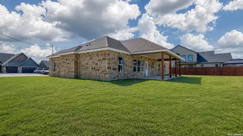 Exterior - 2 Hope Pl, Uvalde, TX 78801 photo 5 of 5