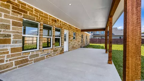 Exterior - 2 Hope Pl, Uvalde, TX 78801 photo 4 of 5