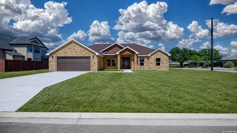 Exterior - 2 Hope Pl, Uvalde, TX 78801 photo 2 of 5