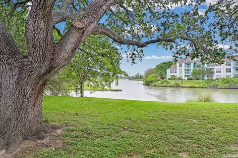 3220 69th St #L7, Galveston, TX 77551