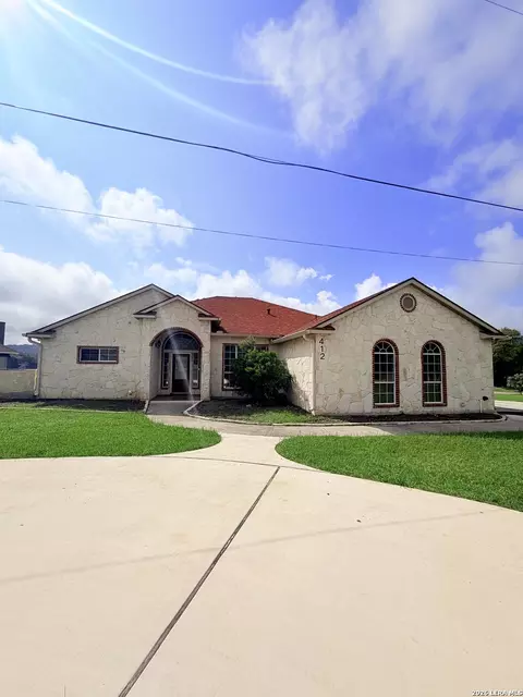 412 Shayla Ln, Canyon Lake, TX 78133