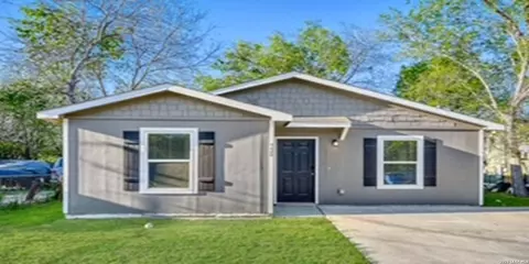 528 New Braunfels, Seguin, TX 78155