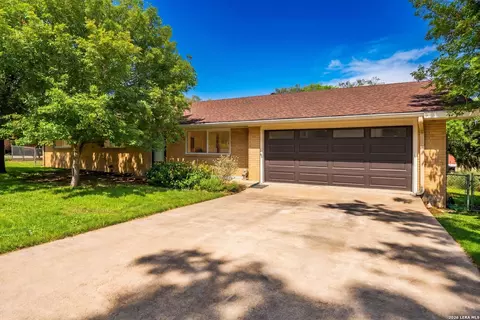 1123 Nancy Beth, Kerrville, TX 78028