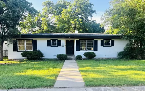 841 Laurel St, Uvalde, TX 78801