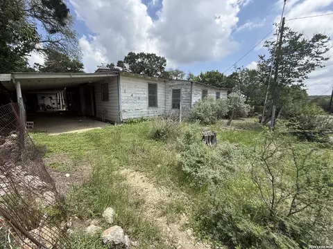 148 Legion Dr, Lakehills, TX 78063