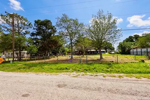 350 Palo Alto Dr, Von Ormy, TX 78069