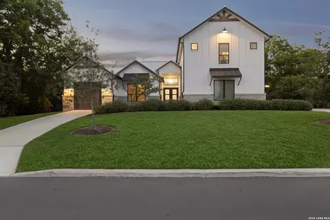 1025 Garraty Rd, Terrell Hills, TX 78209
