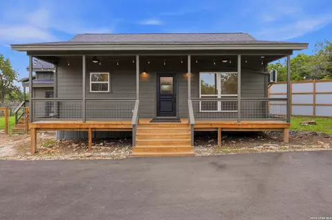 833 Canyon Oaks Dr, Canyon Lake, TX 78133