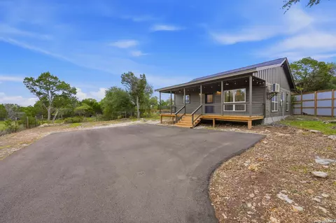 833 Canyon Oaks Dr, Canyon Lake, TX 78133