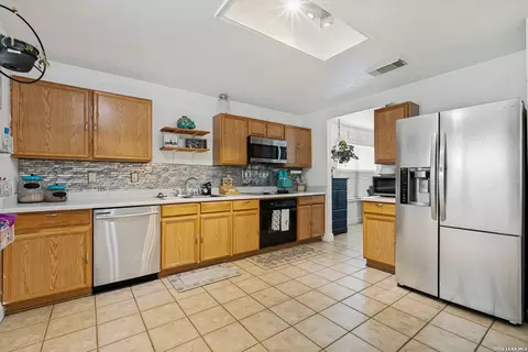 Kitchen - 8902 Cloudstone Pl, Converse, TX 78109 photo 2 of 3