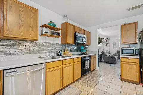 Kitchen - 8902 Cloudstone Pl, Converse, TX 78109 photo 3 of 3