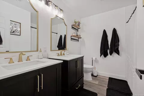 Bath - 8902 Cloudstone Pl, Converse, TX 78109 photo 2 of 3
