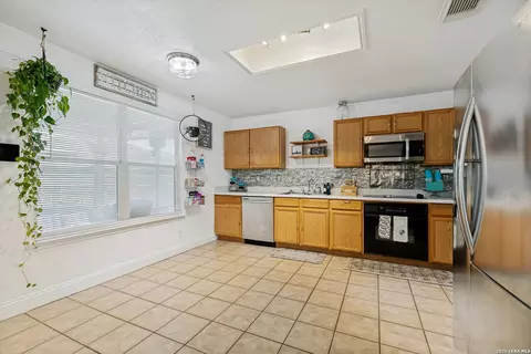 Kitchen - 8902 Cloudstone Pl, Converse, TX 78109 photo 1 of 3