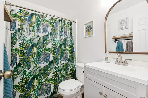 Bath - 8902 Cloudstone Pl, Converse, TX 78109 photo 3 of 3