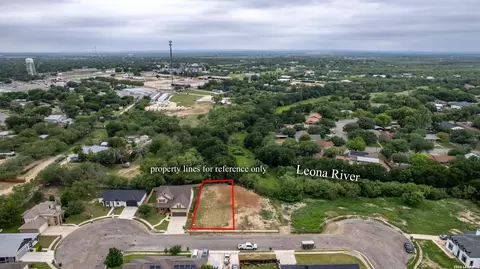 19 Rio Seco Dr, Uvalde, TX 78801