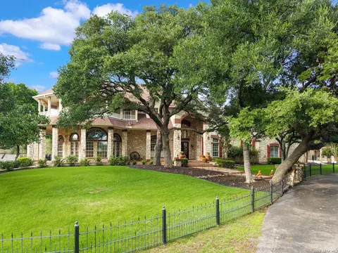 8040 Rolling Acres Trl, Fair Oaks Ranch, TX 78015