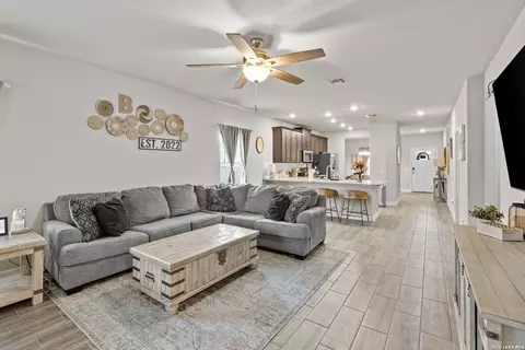 729 Tupelo Tank Dr, New Braunfels, TX 78130