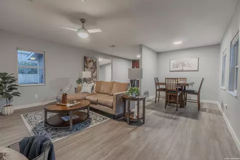 210 Greenhaven Dr, San Antonio, TX 78201