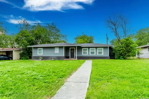 210 Greenhaven Dr, San Antonio, TX 78201
