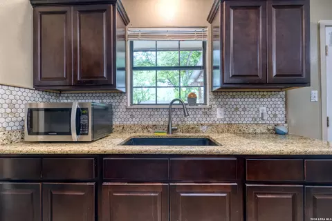 Kitchen - 208 Pulliam St, Uvalde, TX 78801 photo 3 of 4