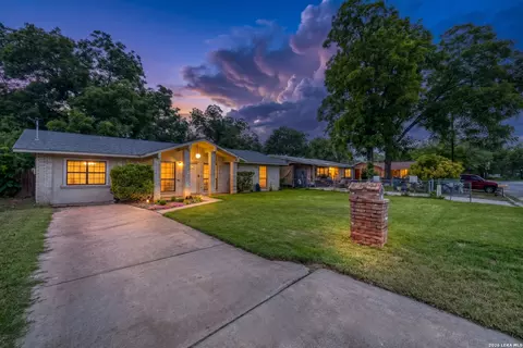 Exterior - 208 Pulliam St, Uvalde, TX 78801 photo 2 of 9