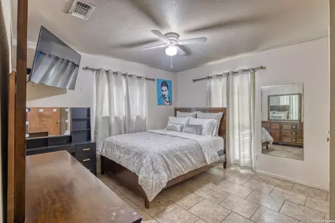 Bedroom - 208 Pulliam St, Uvalde, TX 78801 photo 2 of 3