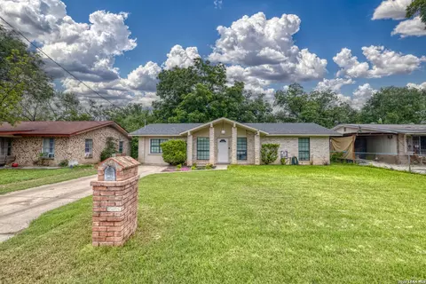 208 Pulliam St, Uvalde, TX 78801
