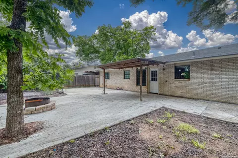 Exterior - 208 Pulliam St, Uvalde, TX 78801 photo 4 of 9