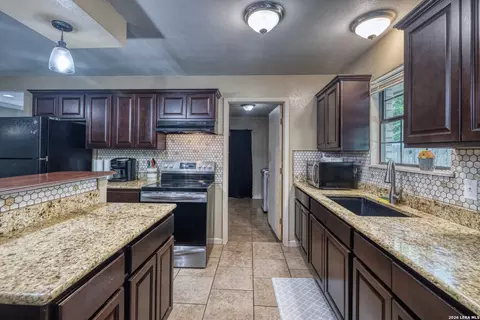 Kitchen - 208 Pulliam St, Uvalde, TX 78801 photo 2 of 4